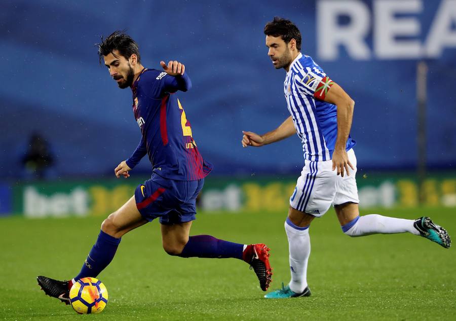 El Barça remonta un 2-0 en Anoeta, acaba con el gafe y completa una primera vuelta casi perfecta, ninguna derrota y único club invicto en Europa.