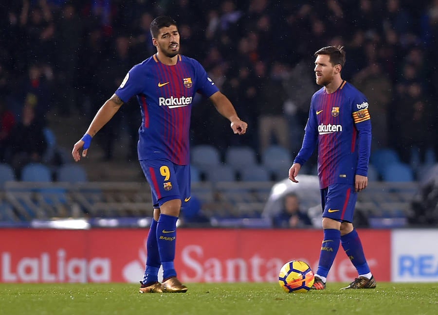 El Barça remonta un 2-0 en Anoeta, acaba con el gafe y completa una primera vuelta casi perfecta, ninguna derrota y único club invicto en Europa.