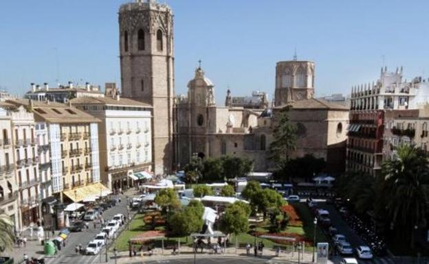 La plaza de la Reina tendrá el acceso al parking en un lateral y se trasladará el mercadillo