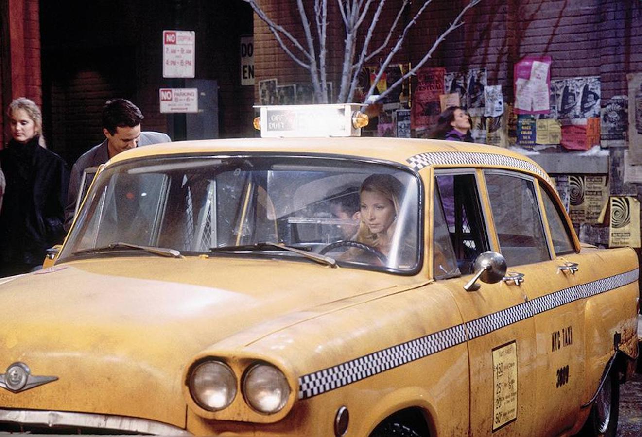 Friends: El taxi de Phoebe sirve a los protagonistas para trasladarse.