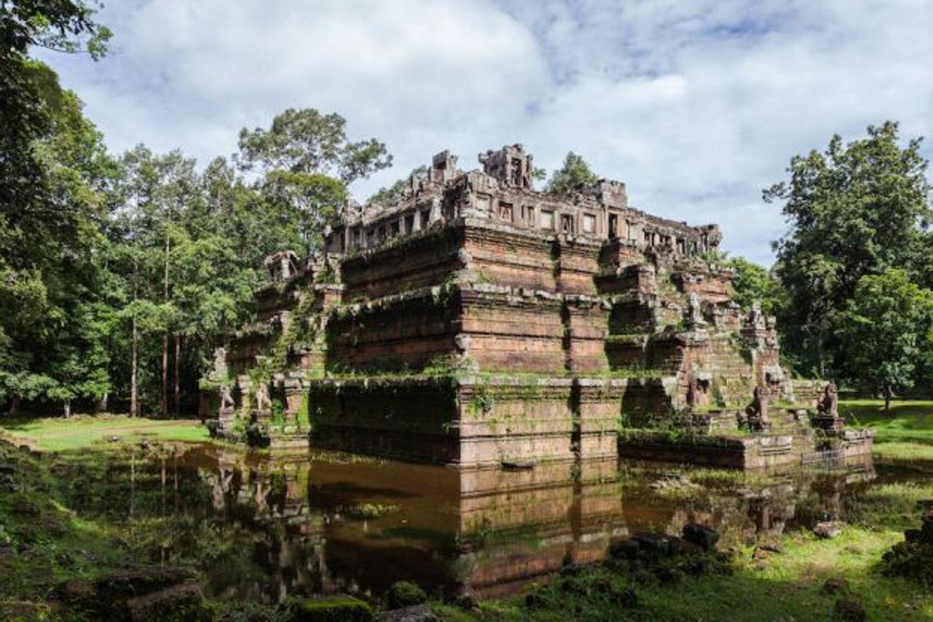 Los templos de la región de Camboya, considerados como el mayor complejo arqueológico del sureste asiático, permanecieron desconocidos al mundo occidental hasta mediados del siglo XX.