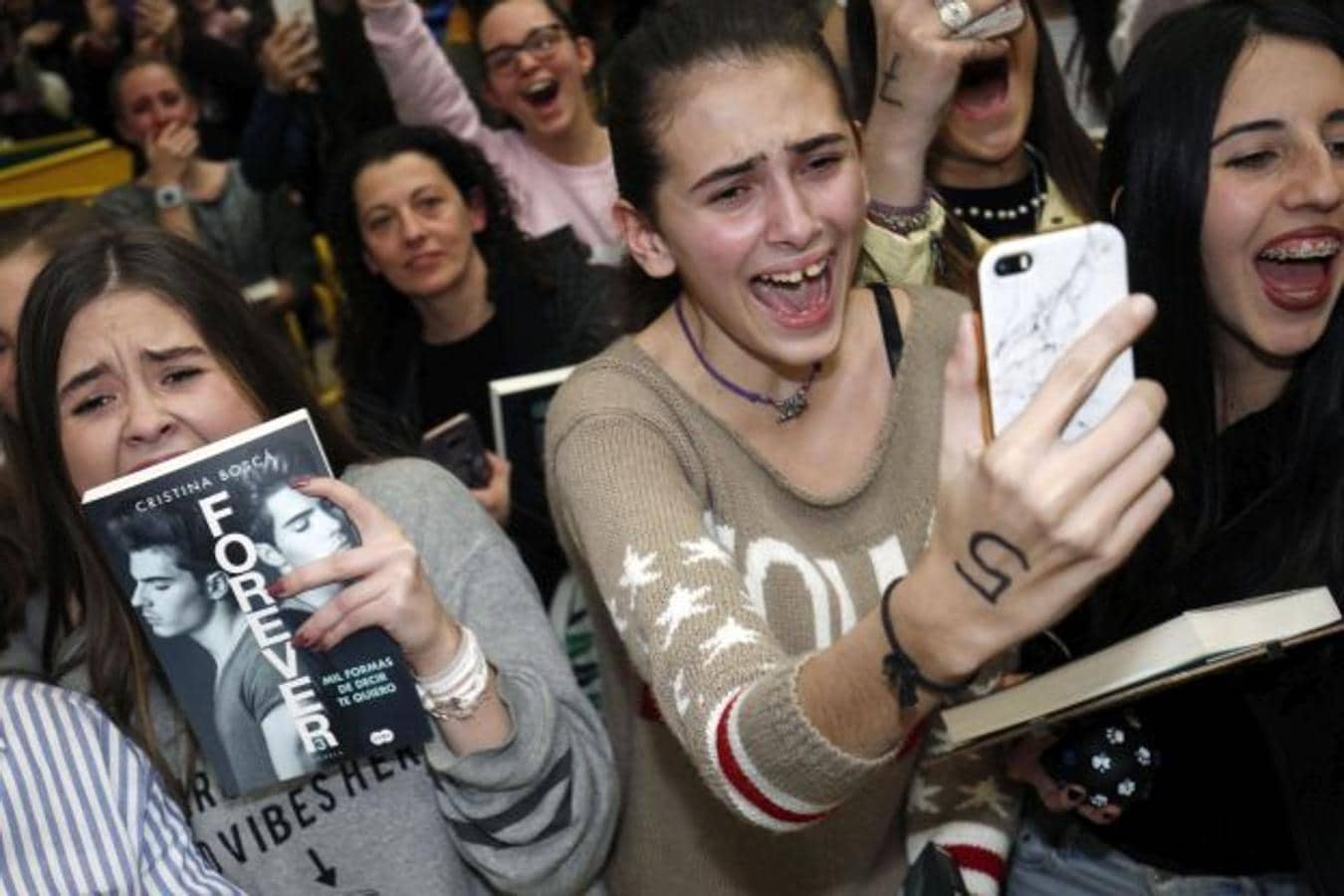 Fotos de la firma del libro &#039;Forever&#039; de Gemeliers en Valencia