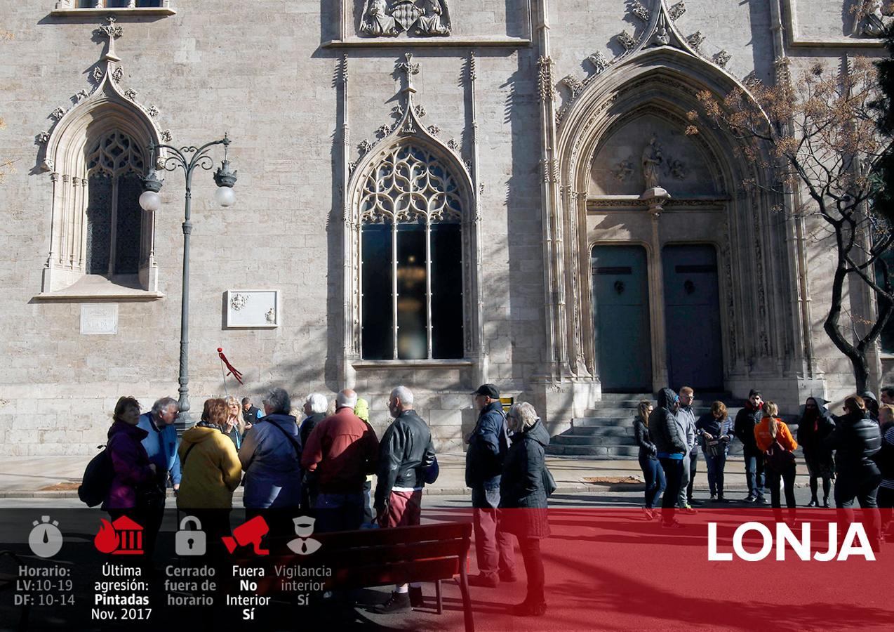 Fotos de monumentos y edificios emblemáticos de Valencia afectados por el vandalismo