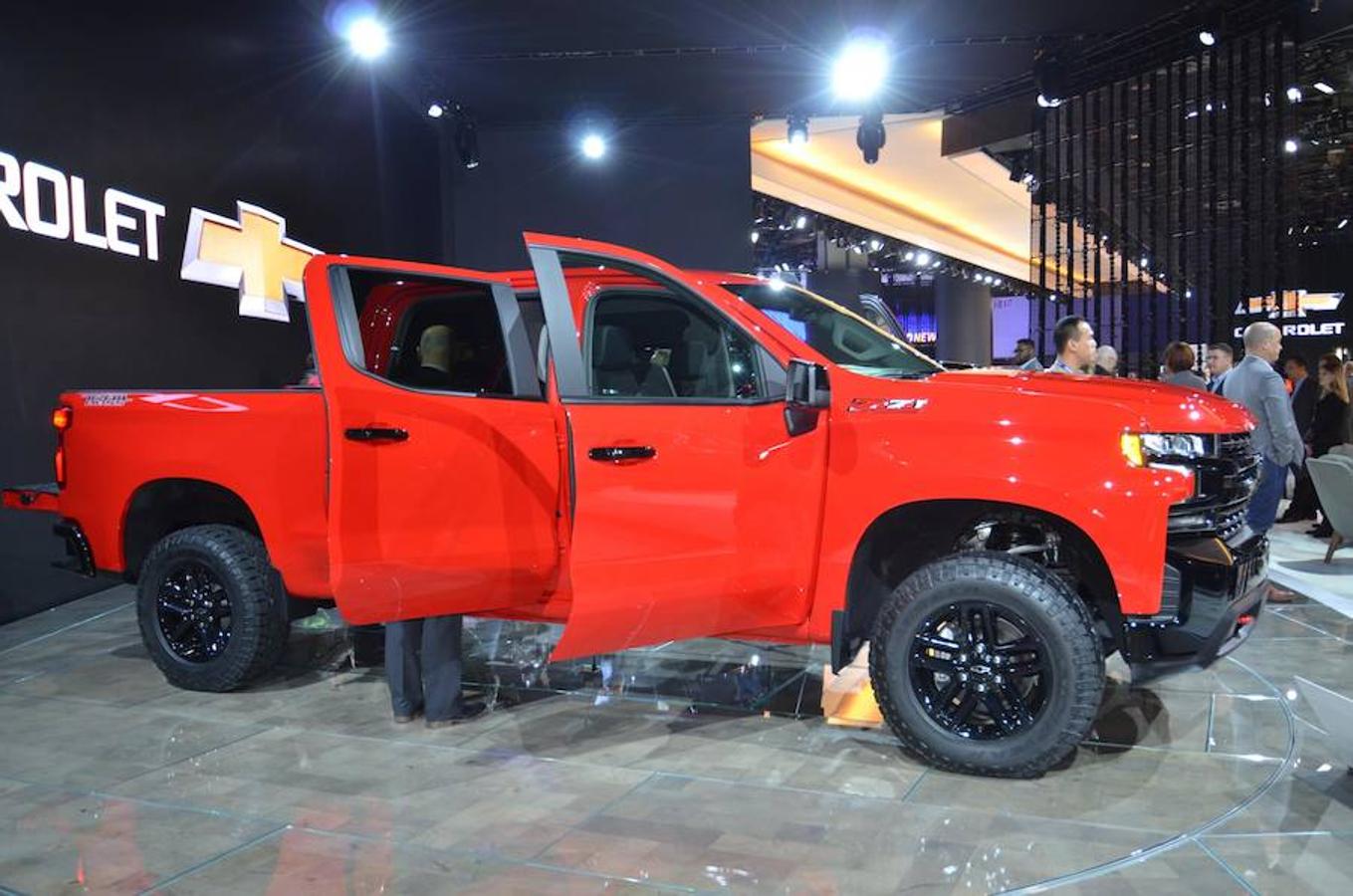 04. Chevrolet Silverado | Uno de los competidores del RAM 1500 es el pick-up Silverado. La marca se fue de Europa, pero aún es la más vendida en Estados Unidos, y este modelo se ofrece en más de cincuenta versiones, del más lujoso al más campero. Dado que la marca ya no existe en Europa e incluso su matriz, General Motors, ha vendido el negocio de Opel, jamás lo veremos por estas tierras. Probabilidad: 0%.