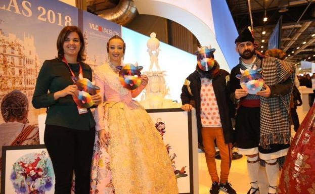 De izquierda a derecha: Sandra Gómez, Rocio Gil, Kuda y Pere Fuset, en Fitur.