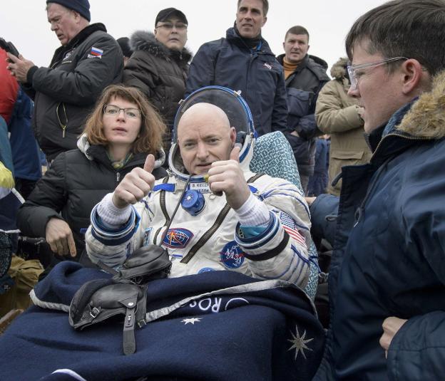 El astronauta Scott Kelly aterriza en Zhezkazgan (Kazajistán) el 1 de marzo de 2016. 