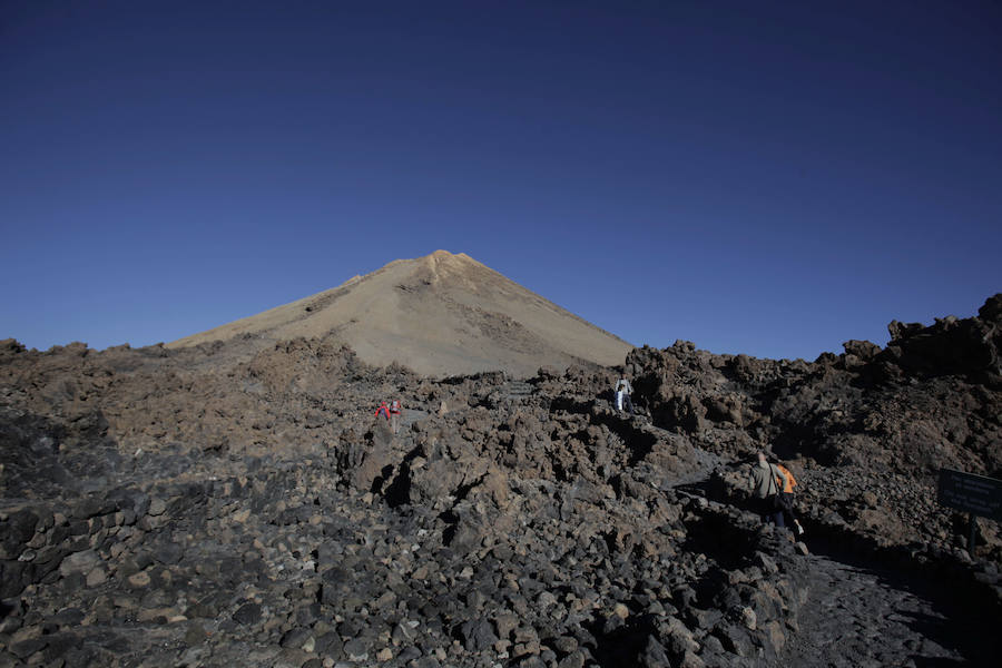 TENERIFE | Rastreator ha dado a conocer los destinos más buscados, a través de su portal. En el listado de los 15 municipios que mayor interés muestran los viajeros como posibles destinos se encuentran 4 localidades de la Comunitat Valenciana. Madrid, Benidorm, Barcelona, Gran Canaria, Valencia, Sevilla, Tenerife, Málaga, Salou y Granada forman el top 10. En las siguientes posiciones se encuentran Peñíscola y Gandia.