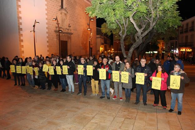 PIDEN LA LIBERTAD DE LOS POLÍTICOS CATALANES PRESOS