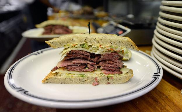 Comer sándwiches contamina tanto como los coches