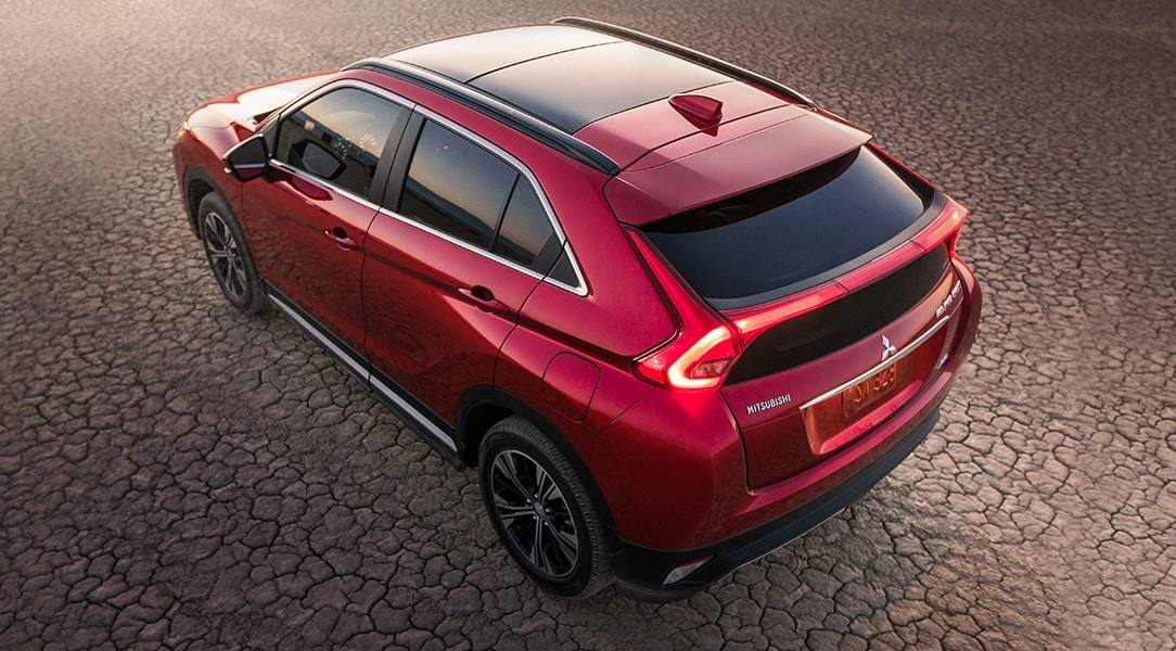 Más pequeño que el Outlander, el nuevo Eclipse Cross es un SUV que destaca por su diseño, con los últimos códigos de estilo del fabricante. A la venta con tres niveles de equipamiento, desde 21.800 euros.