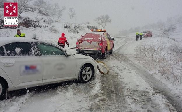 Vehículos atrapados en Morella.