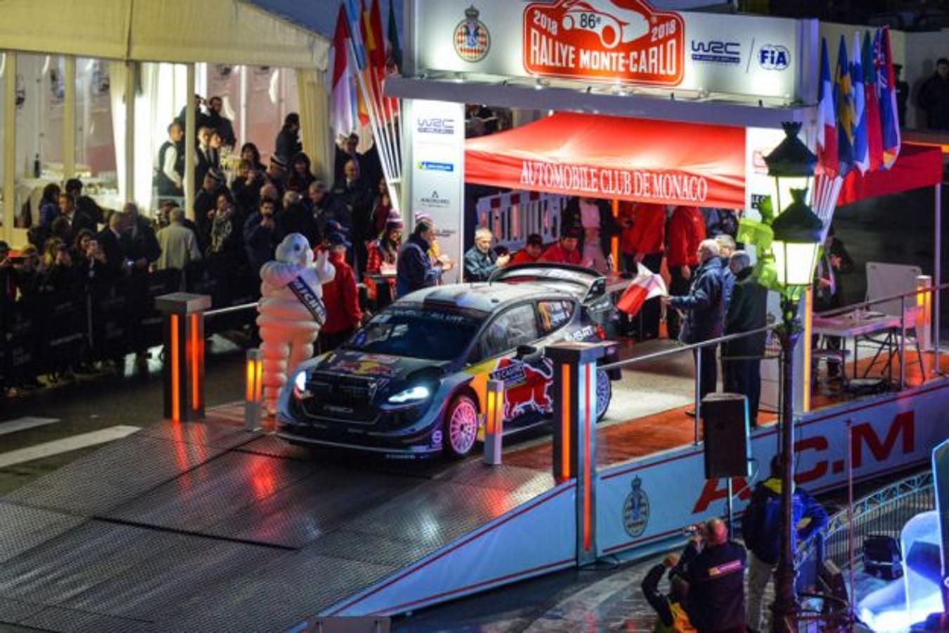 1. Sebastien Ogier hace la salida oficial.