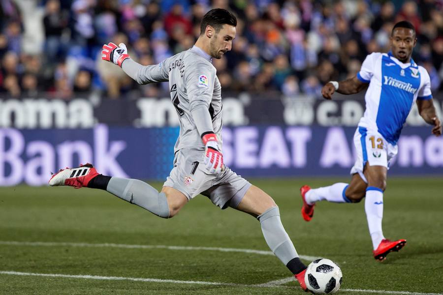 Leganés y Sevilla empataron a uno en la ida de las semifinales de la Copa del Rey que se disputó en el Estadio Municipal de Butarque. Muriel adelantó al cuadro hispalense, pero Siovas, en un lance ante Sergio Rico, anotó la igualada.