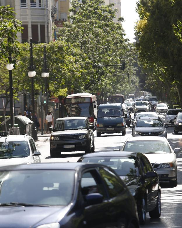 Tráfico en la Gran Vía Marqués del Turia. 