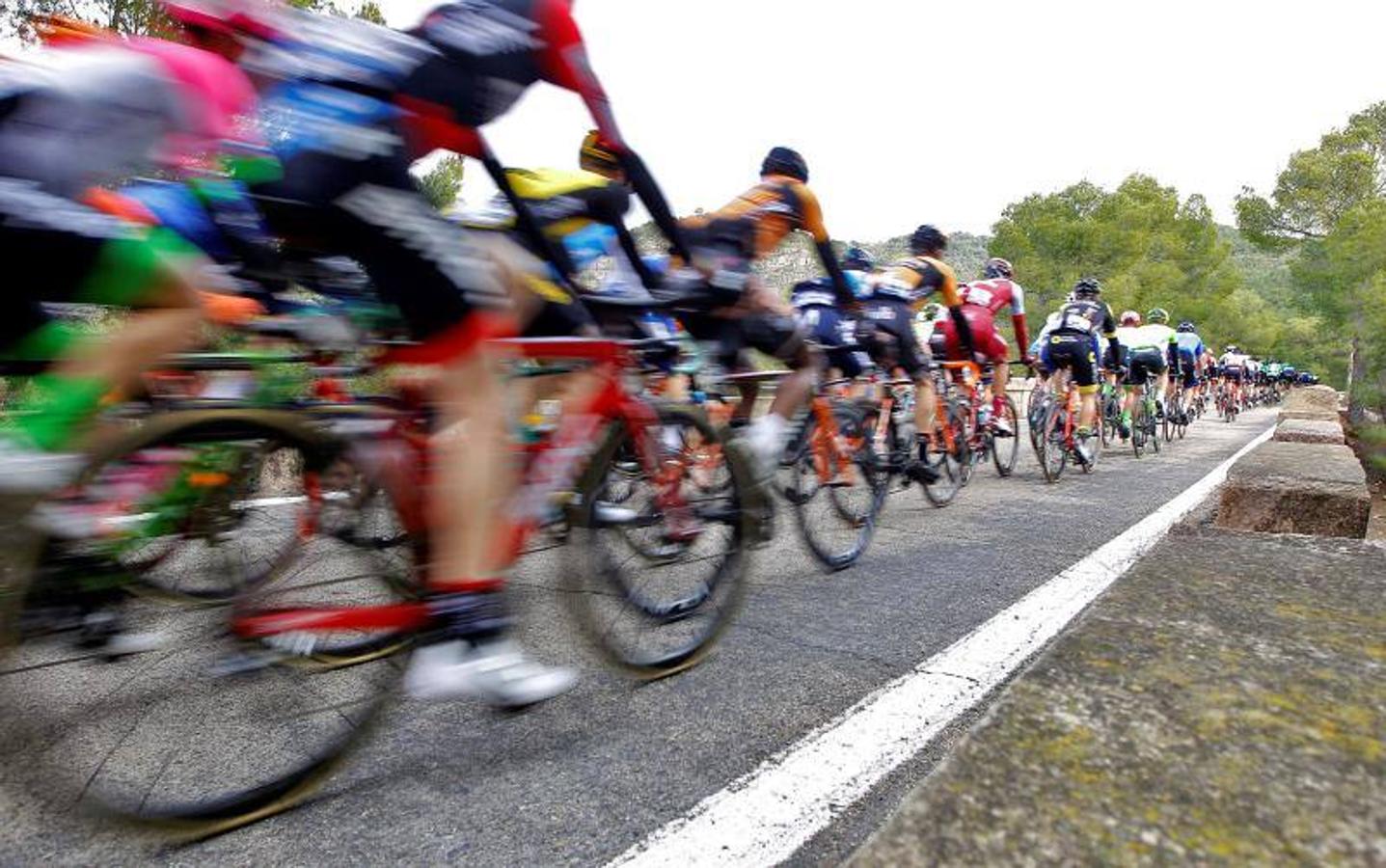 La 69ª edición de la Volta Ciclista a la Comunitat Valenciana que ha comenzado con la etapa Oropesa-Peñíscola