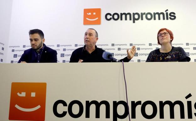 Los portavoces de Compromís en Les Corts, Fran Ferri (i) , en el Congreso de los Diputados, Joan Baldoví, (c) y la coordinadora del Bloc, Águeda Micó. 