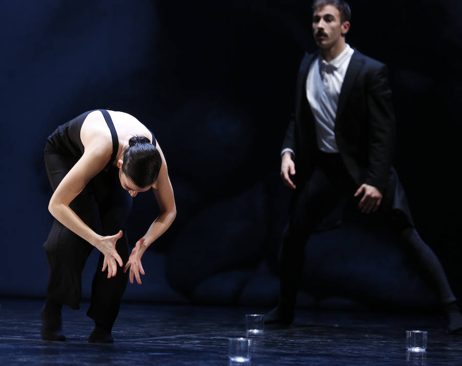 El Teatro Principal de Valencia acoge desde este viernes al domingo el espectáculo de danza "Man Ray", obra de Taiat Dansa, coproducción del Institut Valencià de Cultura y el Ballet de la Generalitat junto con el festival Grec de Barcelona. La pieza se fija en la relación fetichista del fotógrafo y sus musas.