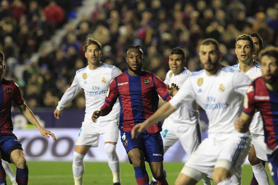 Estas son las imágenes que deja el partido de Liga en el Ciutat de València