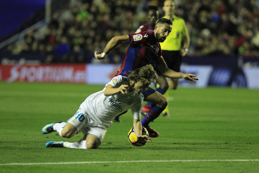 Estas son las imágenes que deja el partido de Liga en el Ciutat de València