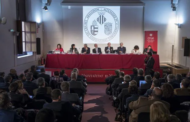 Rectores de las universidades españolas durante la asamblea de ayer. 