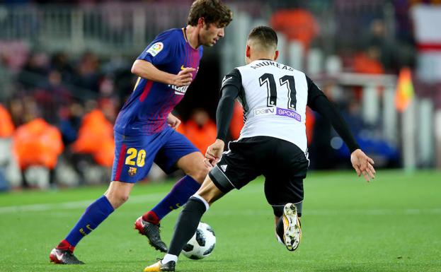 Sergi Roberto y Pereira disputan un balón en el partido de Copa.