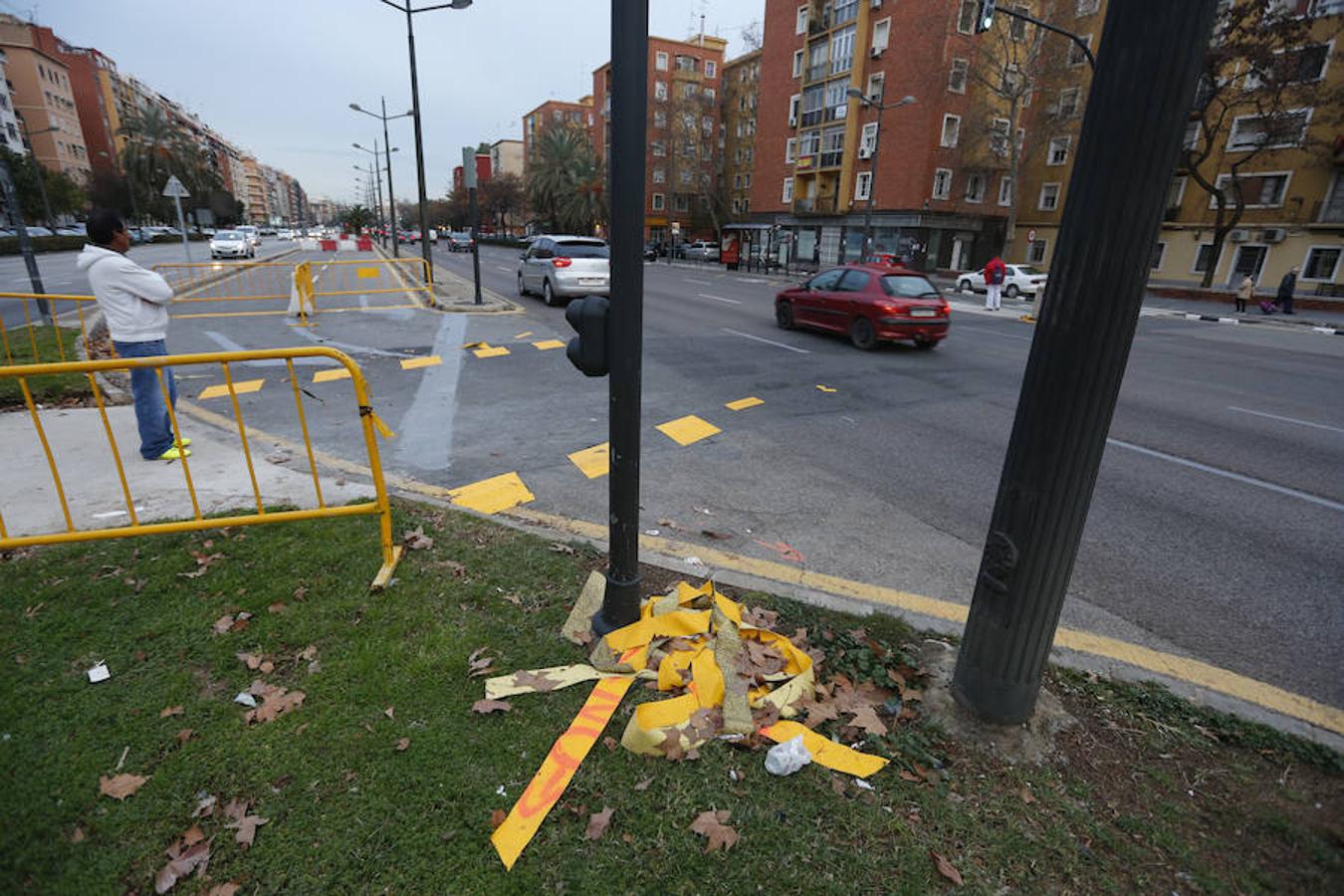 Los pasos de cebra se despegan en la avenida del Cid