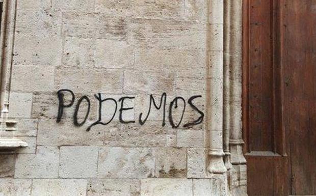 Otro acto de vandalismo llena de pintadas la Lonja