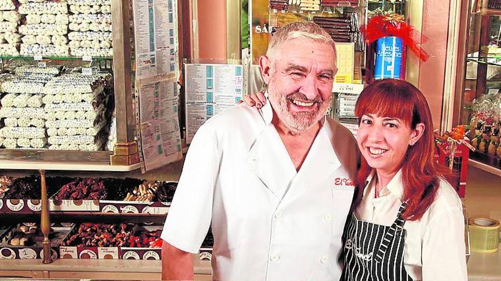 Félix y Gloria, en el 30 aniversario de la confitería.