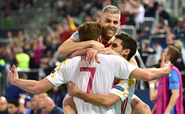 Los jugadores de la selección española celebran el pase a la final. 