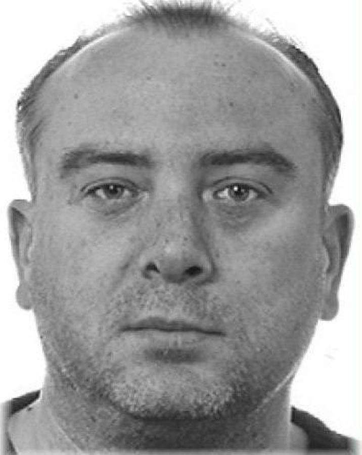 Rafal Czerwoniek, 46 años, nacido en la localidad de Varsovia (Polonia). Está condenado en Alemania por pertenecer a una organización criminal que se dedicaba al narcotráfico a nivel internacional. Es uno de los criminales más buscados por Europol. Las autoridades creen que podría residir en Canarias.