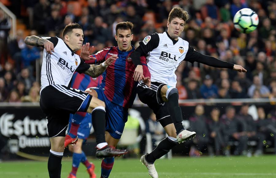 Estas son las imágenes que deja el derbi en Mestalla, jornada 23 de la Liga