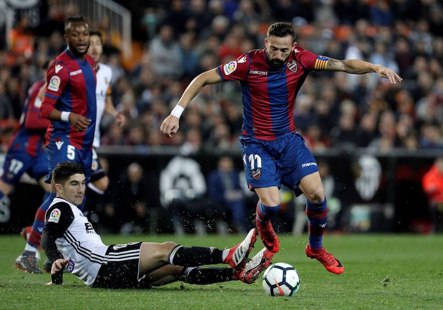 Estas son las imágenes que deja el derbi en Mestalla, jornada 23 de la Liga