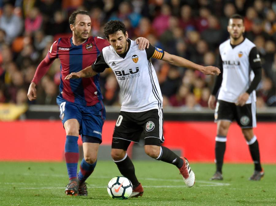 Estas son las imágenes que deja el derbi en Mestalla, jornada 23 de la Liga