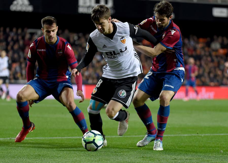 Estas son las imágenes que deja el derbi en Mestalla, jornada 23 de la Liga