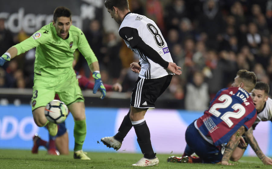 Estas son las imágenes que deja el derbi en Mestalla, jornada 23 de la Liga