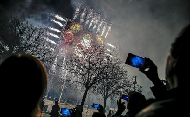 Mascletà vertical de las Fallas 2017.