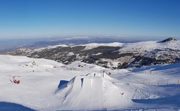El snowpark de Loma de Dílar ya se encuentra al completo