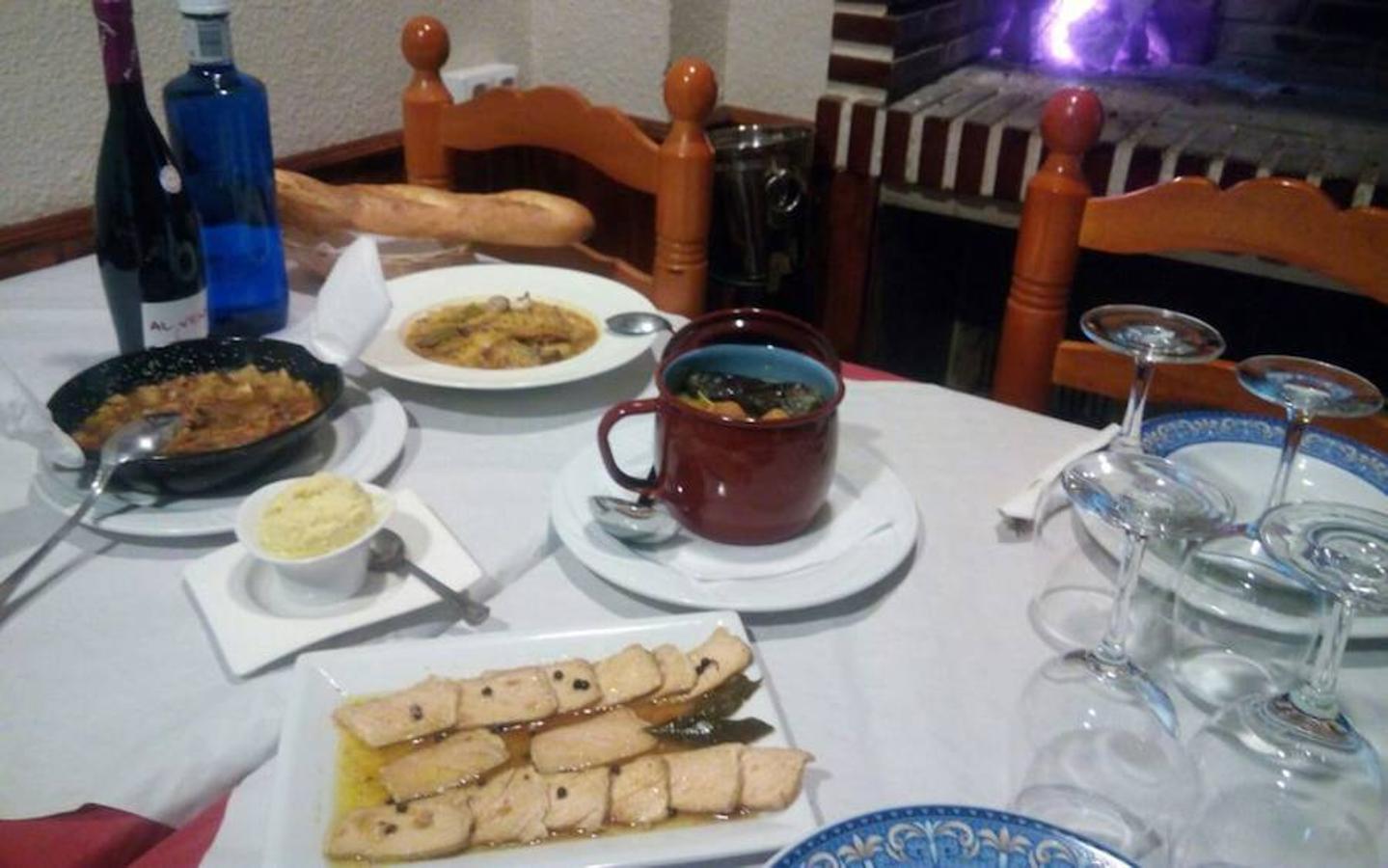 Olla de pueblo, arroz con judías y gazpacho manchego en el Restaurante Casa Rosa (Siete Aguas).