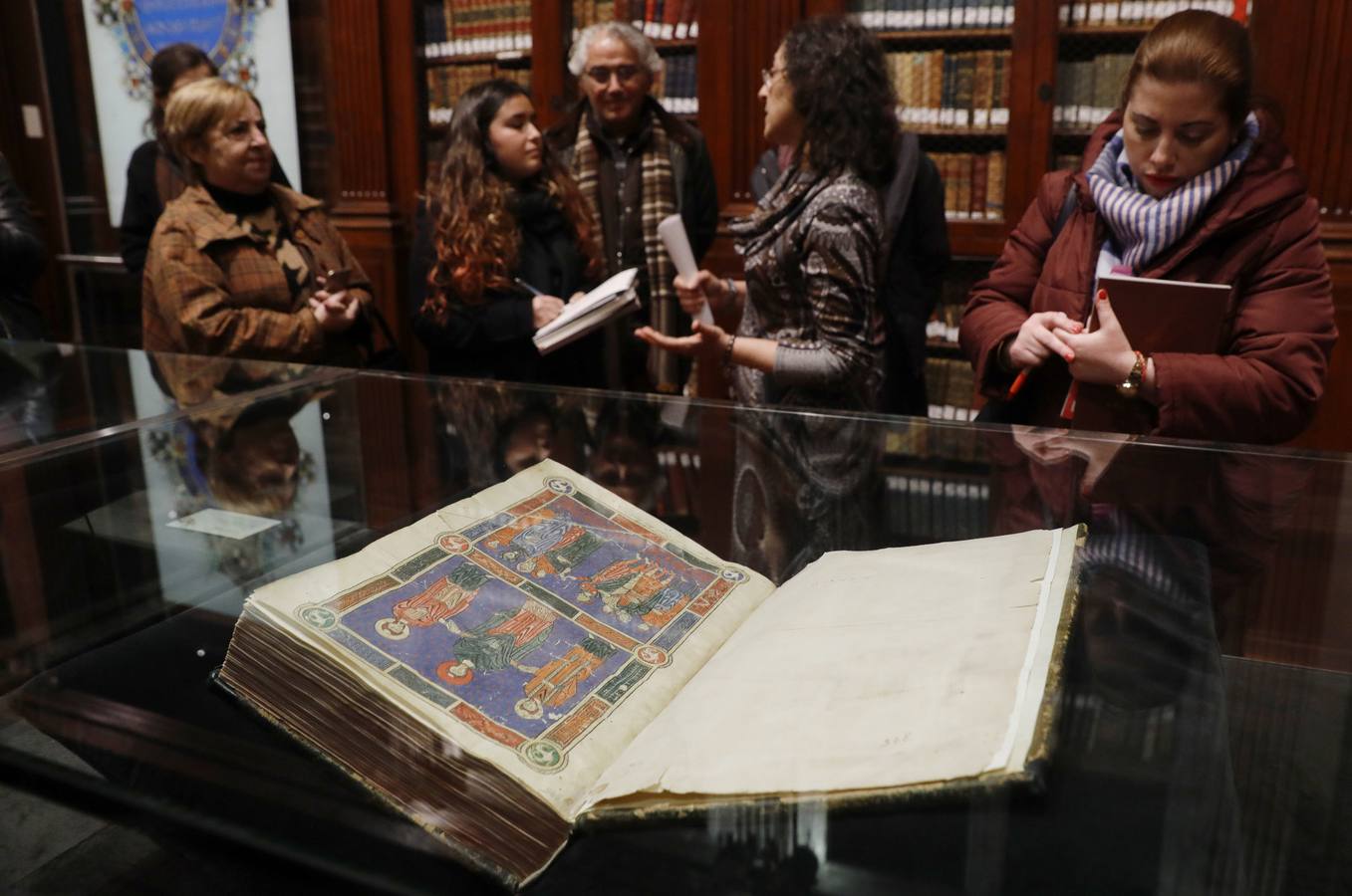 Fotos: Fotos de las joyas manuscritas e incunables de la exposición de la Universitat de València