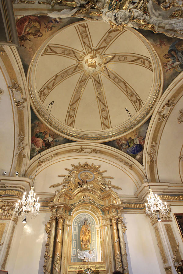 La iglesia de San Nicolás, considerada "la Capilla Sixtina valenciana" tras su recuperación pictórica y estructural de los últimos años, luce ya la restauración y el reagrupamiento cronológico también de su Capilla de la Comunión, una obra del siglo XVIII que arrastraba décadas de deterioro. Los trabajos de restauración de la capilla han concluido tras nueve meses y una inversión de un millón de euros financiados por la Fundación Hortensia Herrero, que lleva invertidos ya 5,5 millones en los últimos seis años en esta iglesia. La Capilla de la Comunión data de 1760 y aunque ha sido restaurada a principios del siglo XX, era "evidente su deterioro progresivo desde los años 30" y en ella pueden verse dos cúpulas sucesivas, "algo que no sucede en ninguna otra capilla valenciana". 