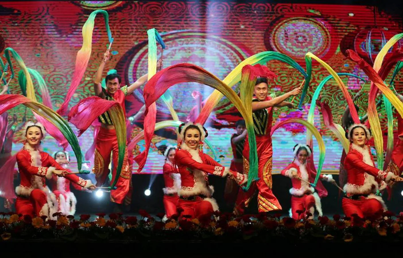 El Año Nuevo Chino es la fiesta tradicional más importante del país asiático y se celebra cada 16 de febrero. Tradición, color y fuegos artificiales protagonizan una de las celebraciones más multitudinarias del mundo. La comunidad china en la actualidad concentra la quinta parte de la población mundial. 