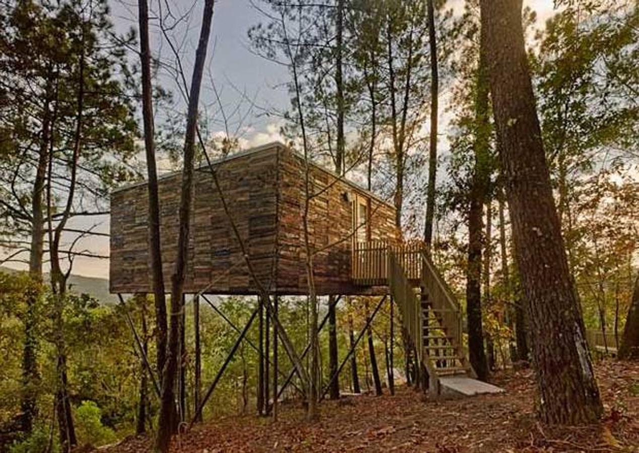 Las cabañitas del bosque (A Coruña). Esta cabaña forma parte de un proyecto de turismo sostenible y se puede encontar cerca de la Playa Broña.