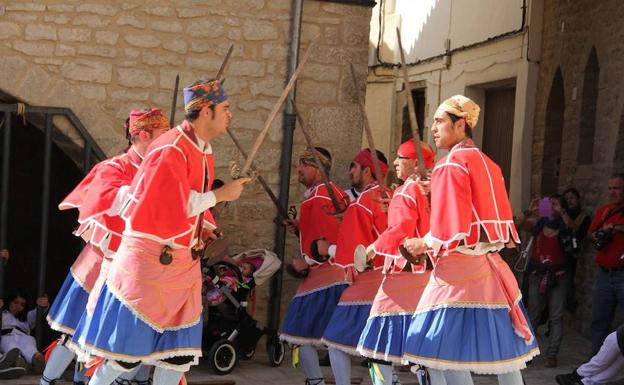 Danza guerrera original de La Todolella.