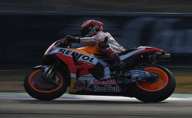 Marc Márquez, vigente campeón del mundo de MotoGP, rodando con su Honda en Tailandia. 