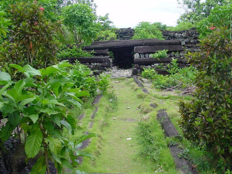 7.- Micronesia (Oceanía) | Es un país insular, uno de los cuatro que forman Micronesia (junto a Palaos, Islas Marshall y Nauru) o uno de los catorce que conforman Oceanía. Se independizaron de Estados Unidos en 1979. Su capital es Palikir. En 2016 fue visitada sólo por 24.000 turistas. Atolones, arrecifes de coral, antiguos volcanes... conforman una geografía sin grandes latitudes. Su clima es completamente tropical y ha desarrollado un turismo basado en sus playas de ensueño, su valorada naturaleza y la práctica de deportes acuáticos tales como el buceo.