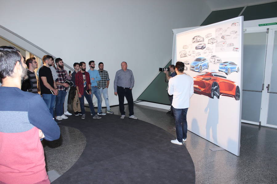 Los alumnos del máster en 'car design' de Valencia conocieron las claves del futuro de Hyundai durante la presentación del i30