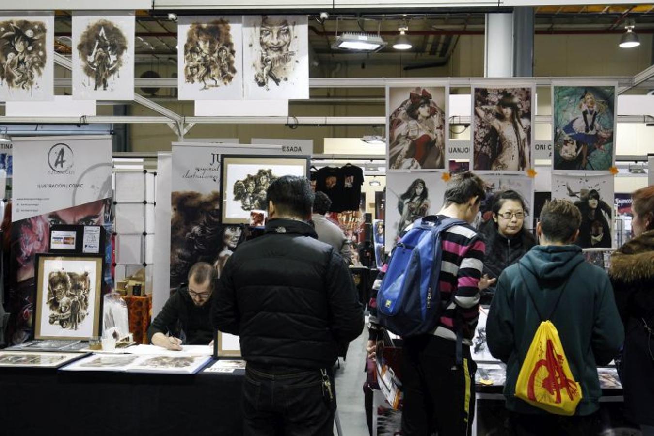 Heroes Comic Con ha estrenado hoy su primera edición en Valencia, con cientos de fans disfrazados de sus superhéroes favoritos y visiblemente emocionados porque este evento de talla internacional finalmente aterrice en la capital del Turia. Los aficionados a la ilustración podrán disfrutar del 23 al 25 de febrero en Feria Valencia de un amplio abanico de la oferta editorial del cómic valenciano, español y extranjero. Entre las actividades preparadas, destaca la visita del actor Gaten Matarazzo (Dustin de 'Stranger Things'), tanto que los pases para el encuentro llevan días agotados. 