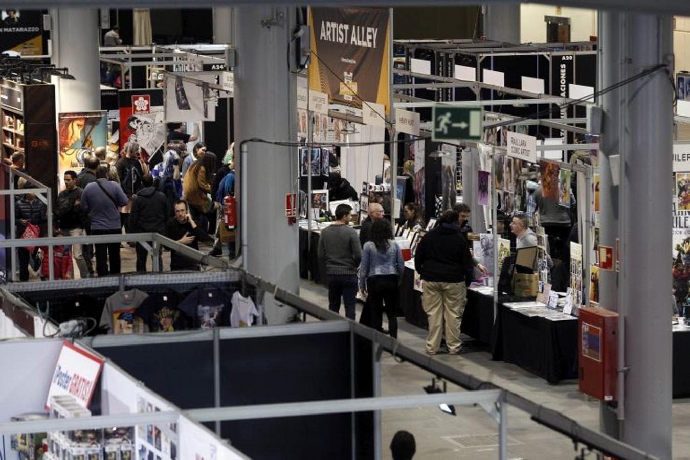 Heroes Comic Con ha estrenado hoy su primera edición en Valencia, con cientos de fans disfrazados de sus superhéroes favoritos y visiblemente emocionados porque este evento de talla internacional finalmente aterrice en la capital del Turia. Los aficionados a la ilustración podrán disfrutar del 23 al 25 de febrero en Feria Valencia de un amplio abanico de la oferta editorial del cómic valenciano, español y extranjero. Entre las actividades preparadas, destaca la visita del actor Gaten Matarazzo (Dustin de 'Stranger Things'), tanto que los pases para el encuentro llevan días agotados. 