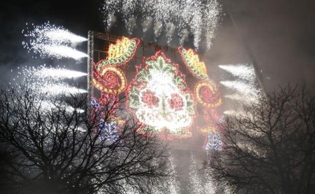 Mascletà vertical de Ricardo Caballer en las Fallas 2017.