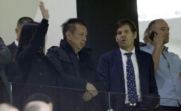 Peter Lim y Mateu Alemany en el palco de Mestalla.